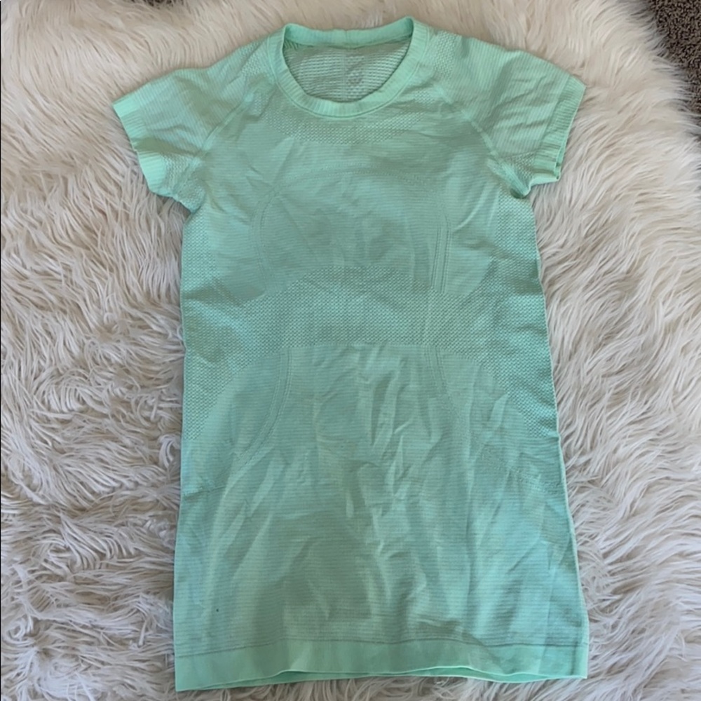 Short sleeve Lululemon size 4